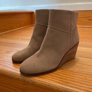 Lucky brand booties tan suede size 8